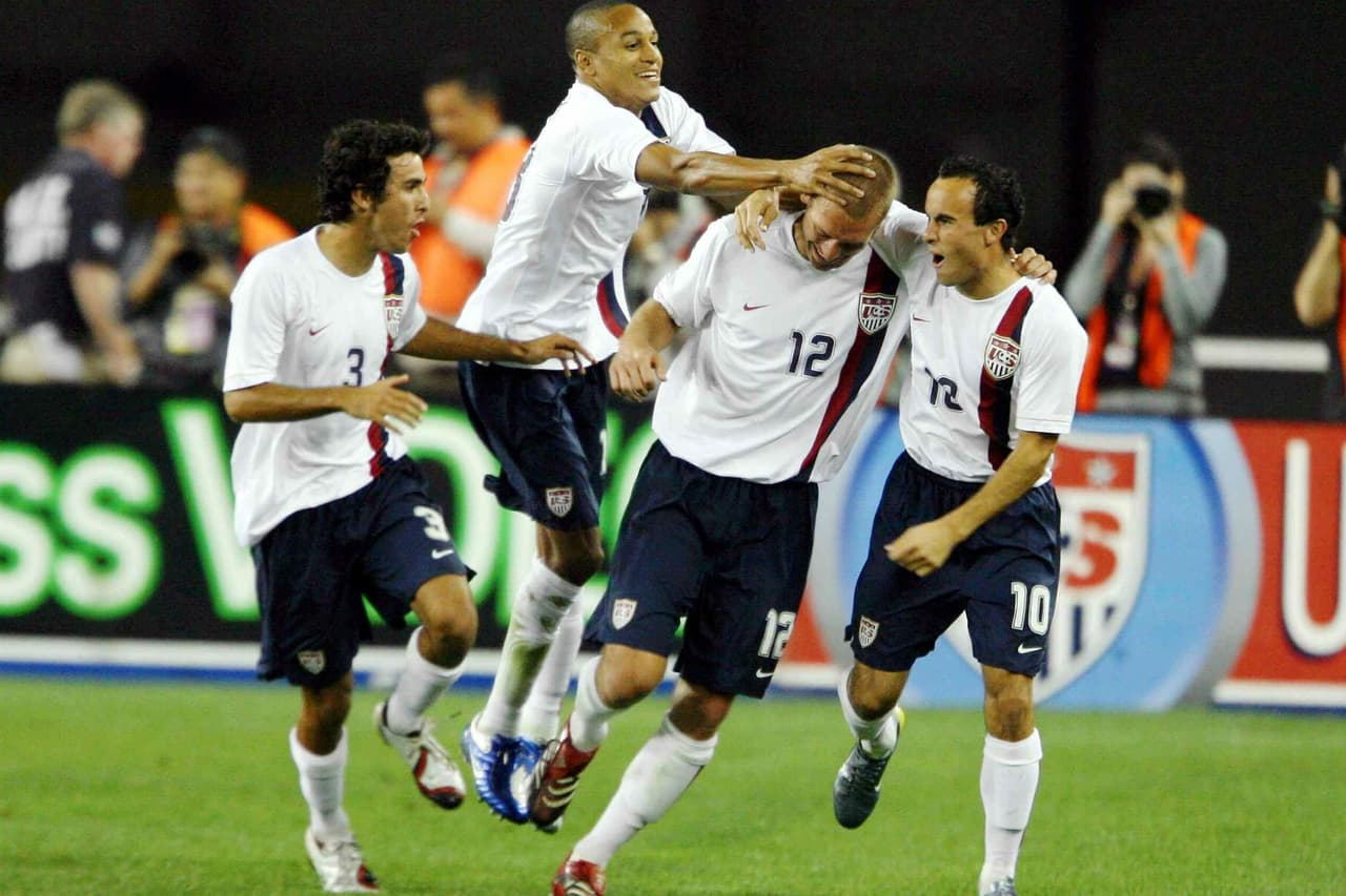 El 7 de febrero de 2007 debutó Hugo Sánchez como entrenador de México, y lo hizo con una derrota de 2-0 ante Estados Unidos en el Estadio de la Universidad de Phoenix. El “Penta” no le pudo hallar el modo a los vecinos del norte durante su gestión.