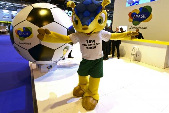 Las mascotas han tomado relevancia en los Mundiales, además de los carteles conmemorativos la botarga se ha vuelto indispensable. Más videos del Mundial y Golazo Extra