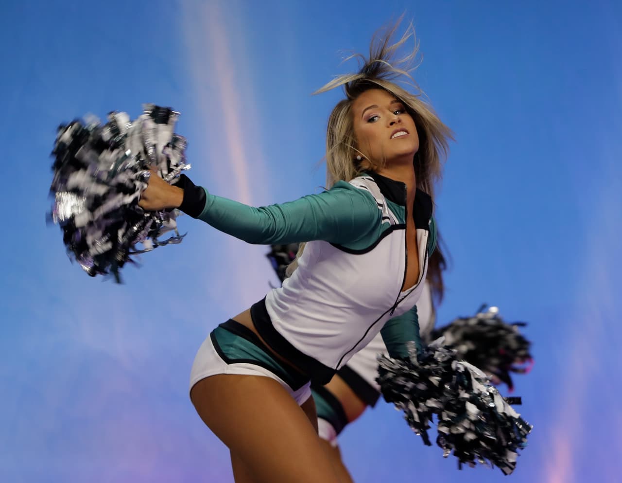 Las animadoras de Philadelphia Eagles le han dado vuelo a su belleza, sensualidad, energía y vitalidad como muestras de su fidelidad a un equipo que sueña con dar la sorpresa en el Super Bowl LII.