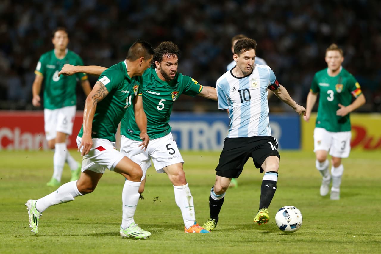 Bolivia vs. Argentina (28 de Marzo)
<br>La Albiceleste visita La Paz, una aduana que se les complica, sin embargo, el mal que momento que atraviesan los locales podría ser aprovechado por los visitantes para seguir escalando posiciones.