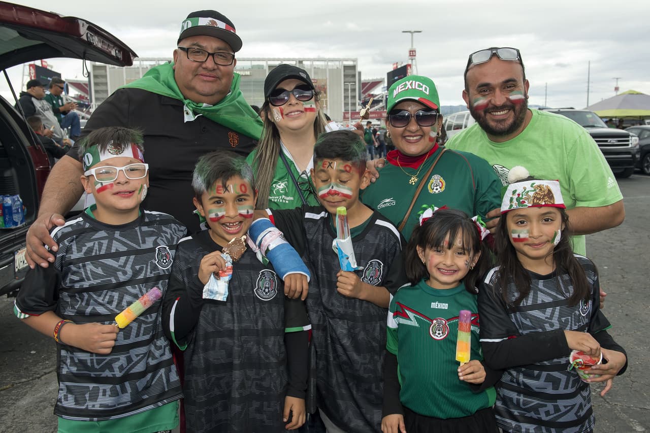 Así se vivió el color previo al partido amistosos internacional entre las selecciones de México y Paraguay en la casa de los San Francisco 49ers, el Levi's Stadium, en Santa Clara, California.