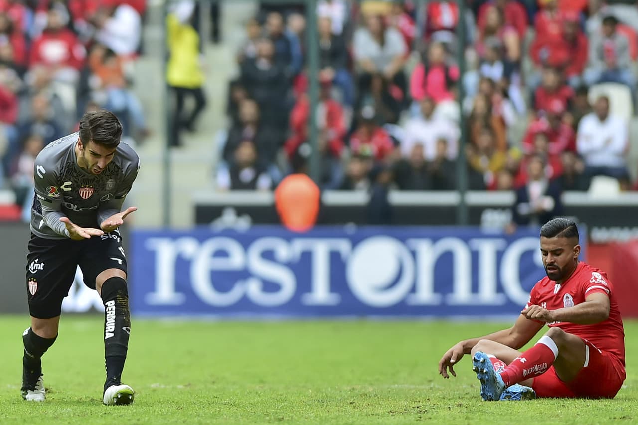 En un partido de volteretas, el Necaxa derrota a domicilio al Toluca 2-3 en un juego entretenido con gol de penal de Mauro Quiroga en el tiempo agregado.