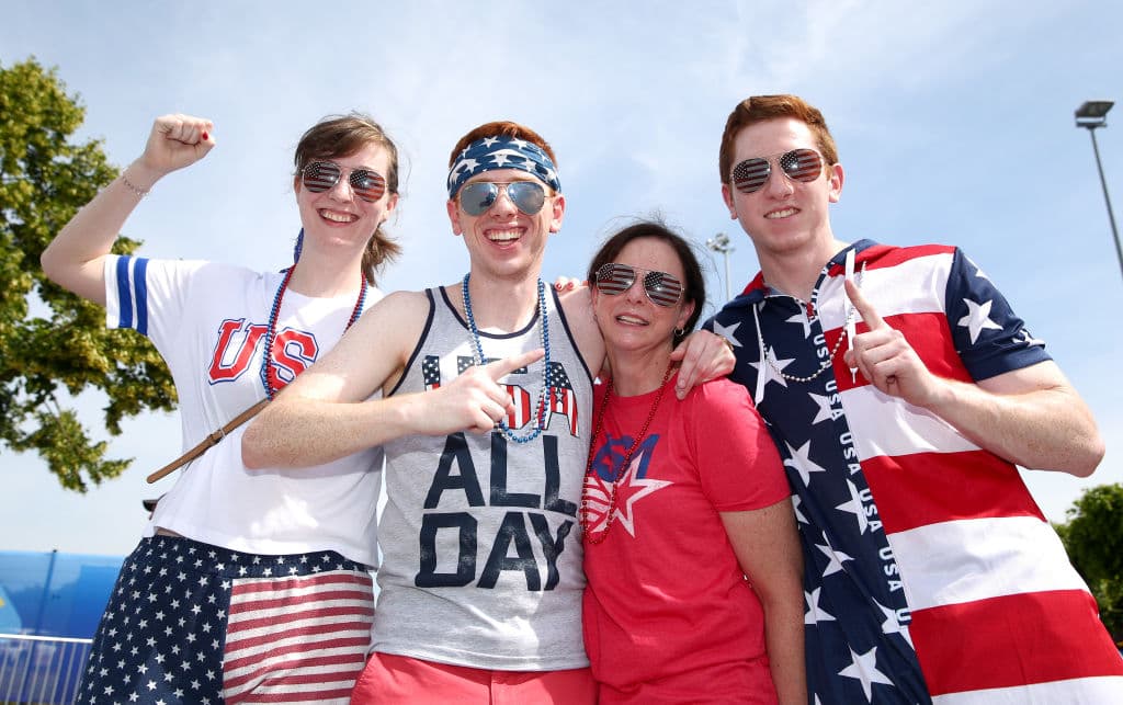 Los fanáticos en Rennes están listos para el juego de Octavos de Final del Mundial femenino entre Estados Unidos y España.