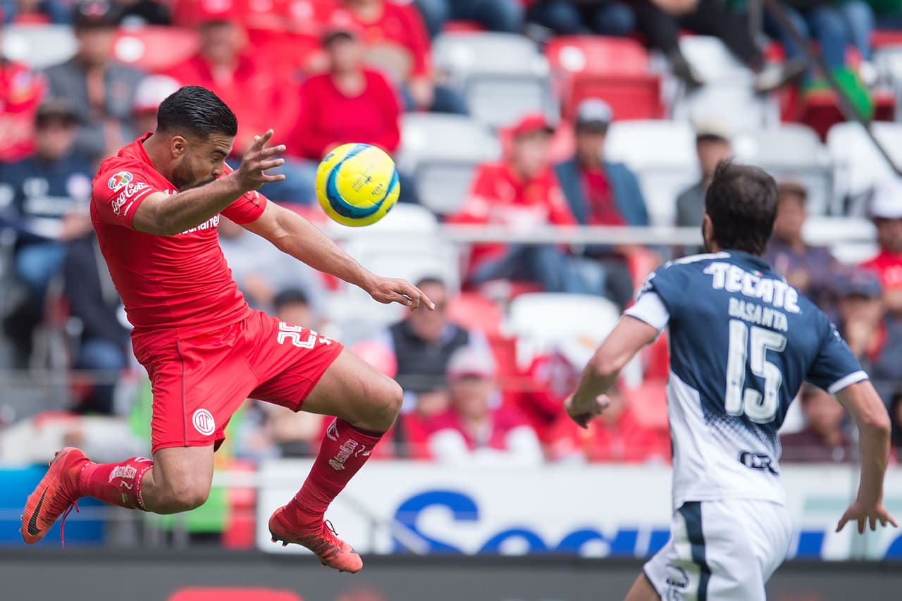 El equipo rojo hizo modificaciones al entrar a Ernesto Vega por el colombiano Fernando Uribe, su goleador. Eso se notó en el marcador.