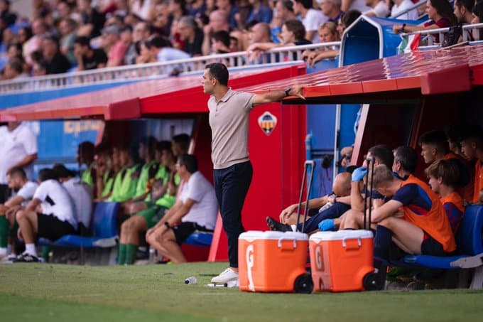 Rafa Márquez se presenta en Barça Atlétic con triunfo sobre la hora