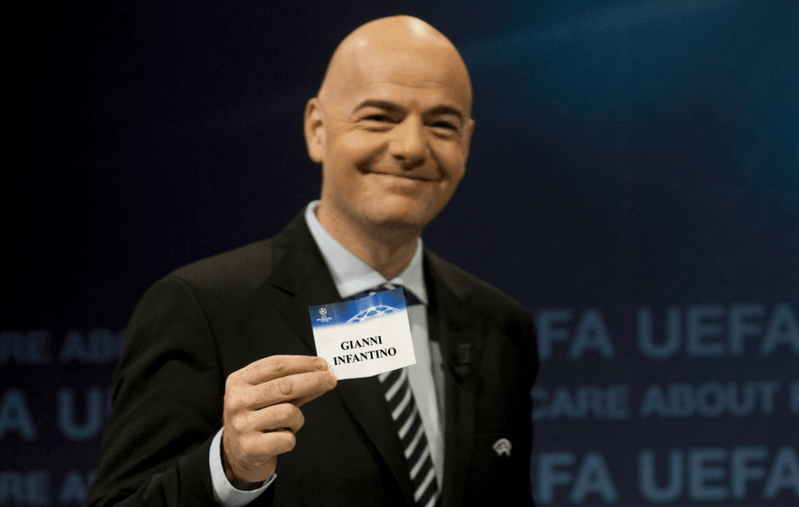 Hicieron mofa de que él mismo Infantino anunciaría su elección como presidente de la FIFA.