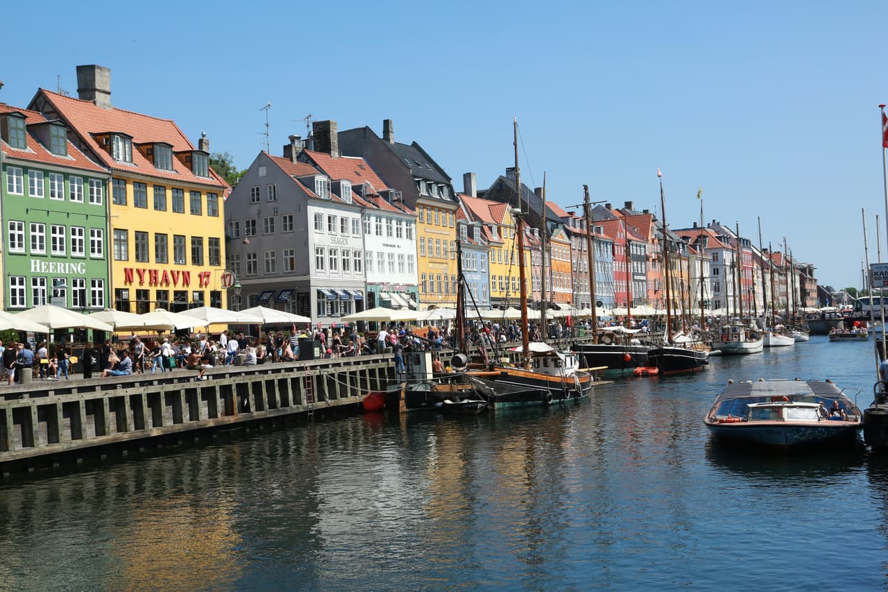 Copenhague es la capital de Dinamarca y es considerada la ciudad más feliz del mundo.