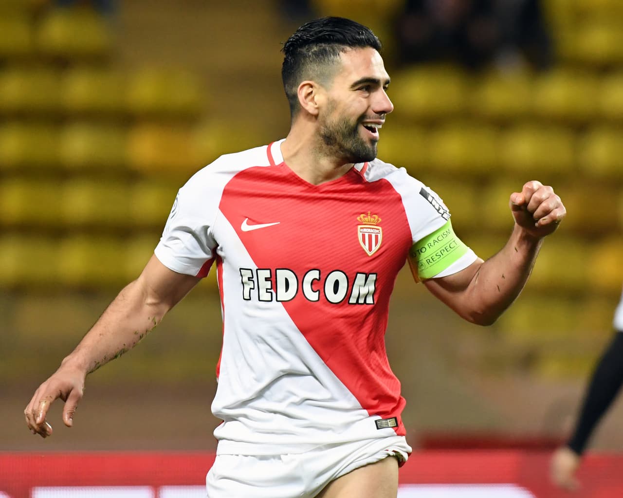 11) Radamel Falcao García - número 11 entre los futbolistas, tiene aún contrato hasta 2018 conMonaco con un salario de 16 millones de dólares. En el lugar 136 en la lista general, se ve respaldado por contrats con Samsung y Gillete, además de su vinculación con el grupo empresarial del representate Jorge Mendes.