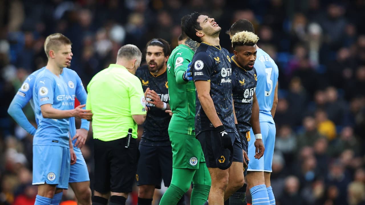 Daniela Basso critica la expulsión de Raúl Jiménez en Twitter