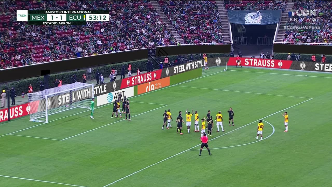 ¡TIRO ATAJADO! disparo por Enner Valencia.