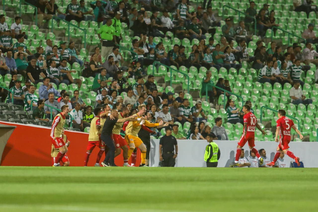 El estadounidense Omir Fernández puso en ventaja al equipo neyorquino por 1-0 en los albores del cotejo, dándole un duro palo a los Verdiblancos.