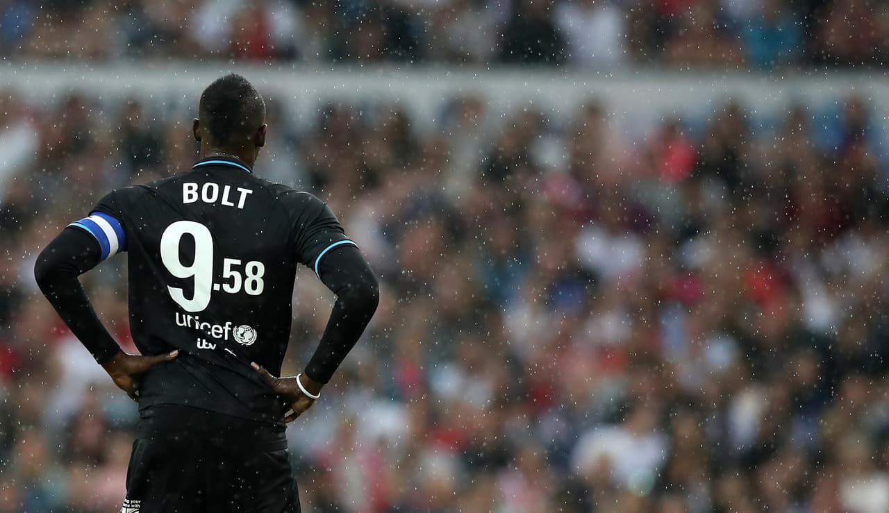 <b>Desventaja:</b> Bolt ya ha aprendido que en el fútbol la rapidez es un factor desequilibrante, pero que a diferencia del atletismo no es fundamental.