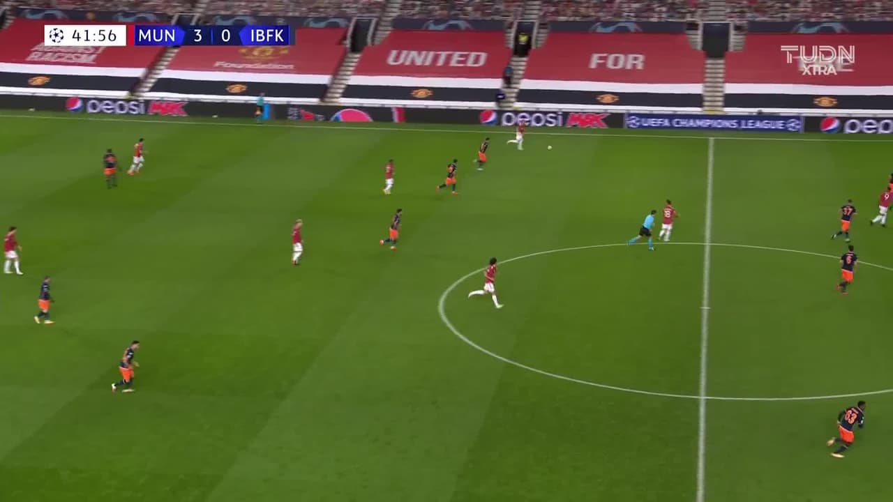 ¡TIRO ATAJADO! disparo por Bruno Fernandes.