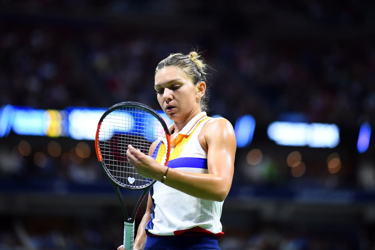 Sharapova hizo su reaparición en Grand Slams en el US Open 2017, pero Halep la puso a sufrir con sus contragolpes y drives.