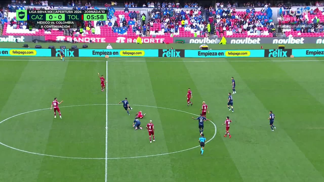 ¡GOL!  anota para Cruz Azul. Nicolás Ibáñez