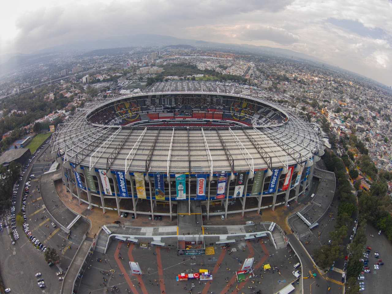 El Estadio Azteca está de manteles largos.