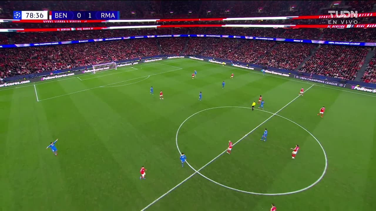 ¡TIRO ATAJADO! disparo por Vinícius Júnior.