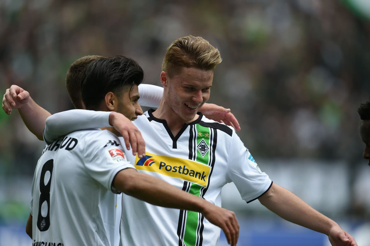 Borussia Monchengladbach gana y se acerca a la Liga de Campeones