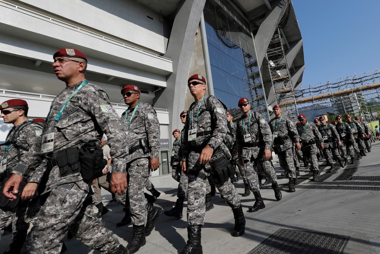 Presente la seguridad con todas las medidas posibles para garantizar la paz.