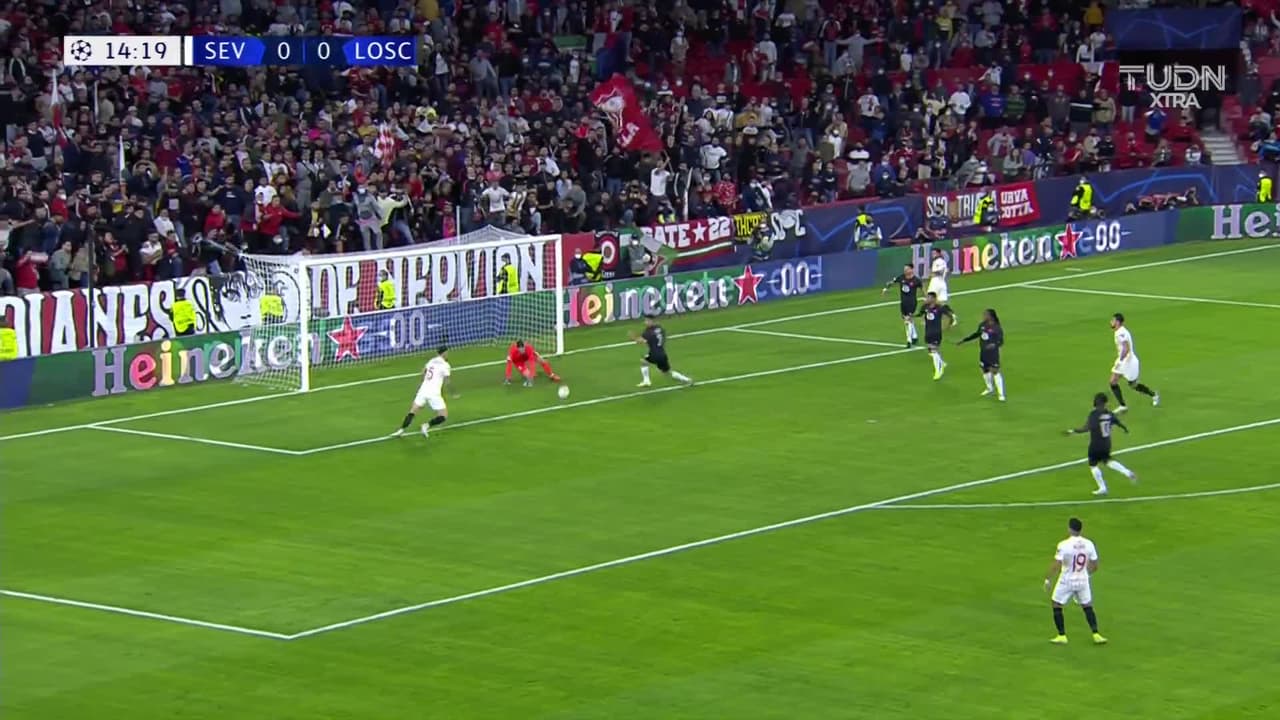 ¡TIRO ATAJADO! disparo por Rafa Mir.