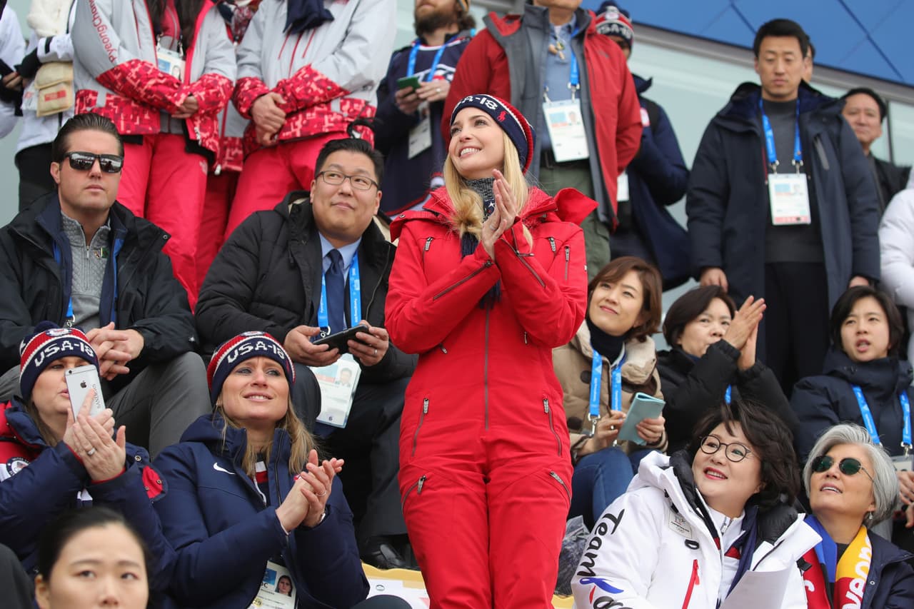<a href="http://https://www.univision.com/deportes/juegos-olimpicos/ivanka-trump-fue-centro-de-atencion-en-los-juegos-olimpicos-de-invierno-en-2018-fotos">Ivanka Trump, hija del presidente de Estados Unidos, Donald Trump, fue una de las invitadas en el snowboard</a>.