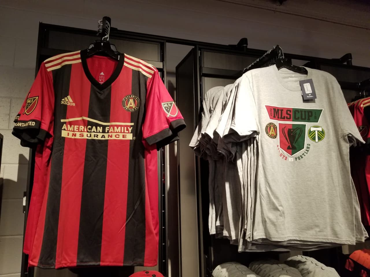 La tienda del Atlanta United ofrece una gran variedad de opciones para sus fans en esta ocasión especial.
