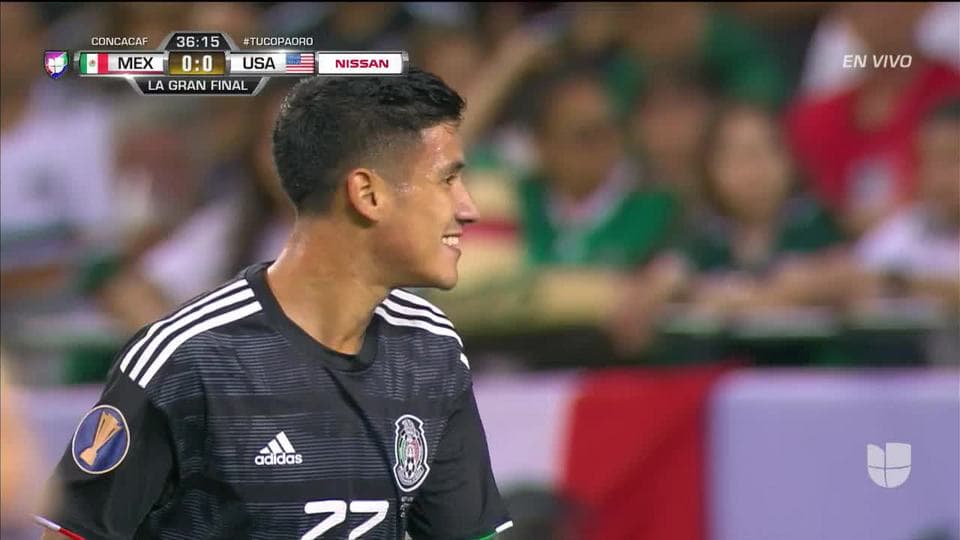 Tiro desviado de Uriel Antuna