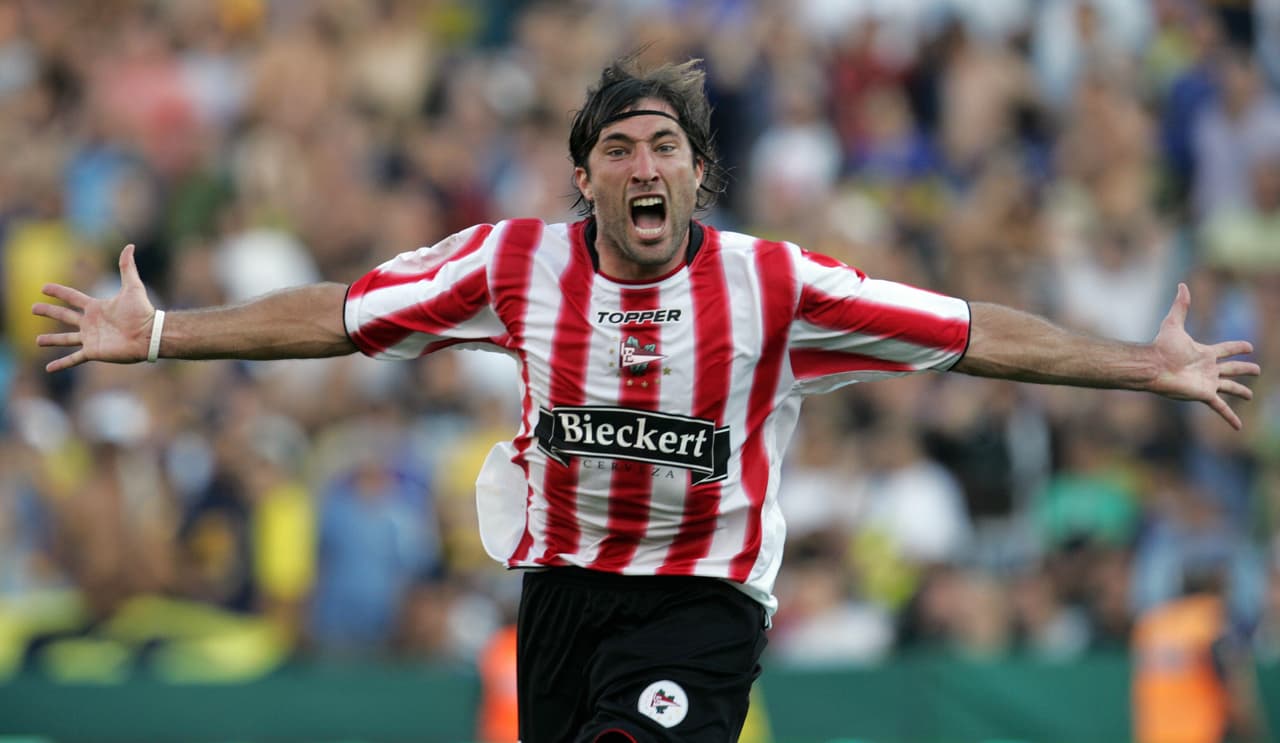 Mariano Pavone ficharía por el Betis de Sevilla salvándolos del descenso.