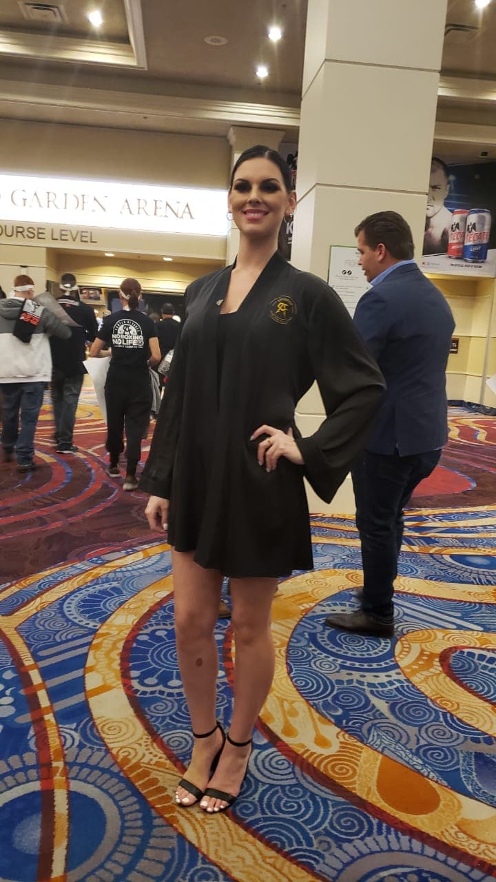 Gran expectativa para presenciar la pelea por el título semipesado de la OMB y las mujeres no quieren perderse esta batalla en el ring.