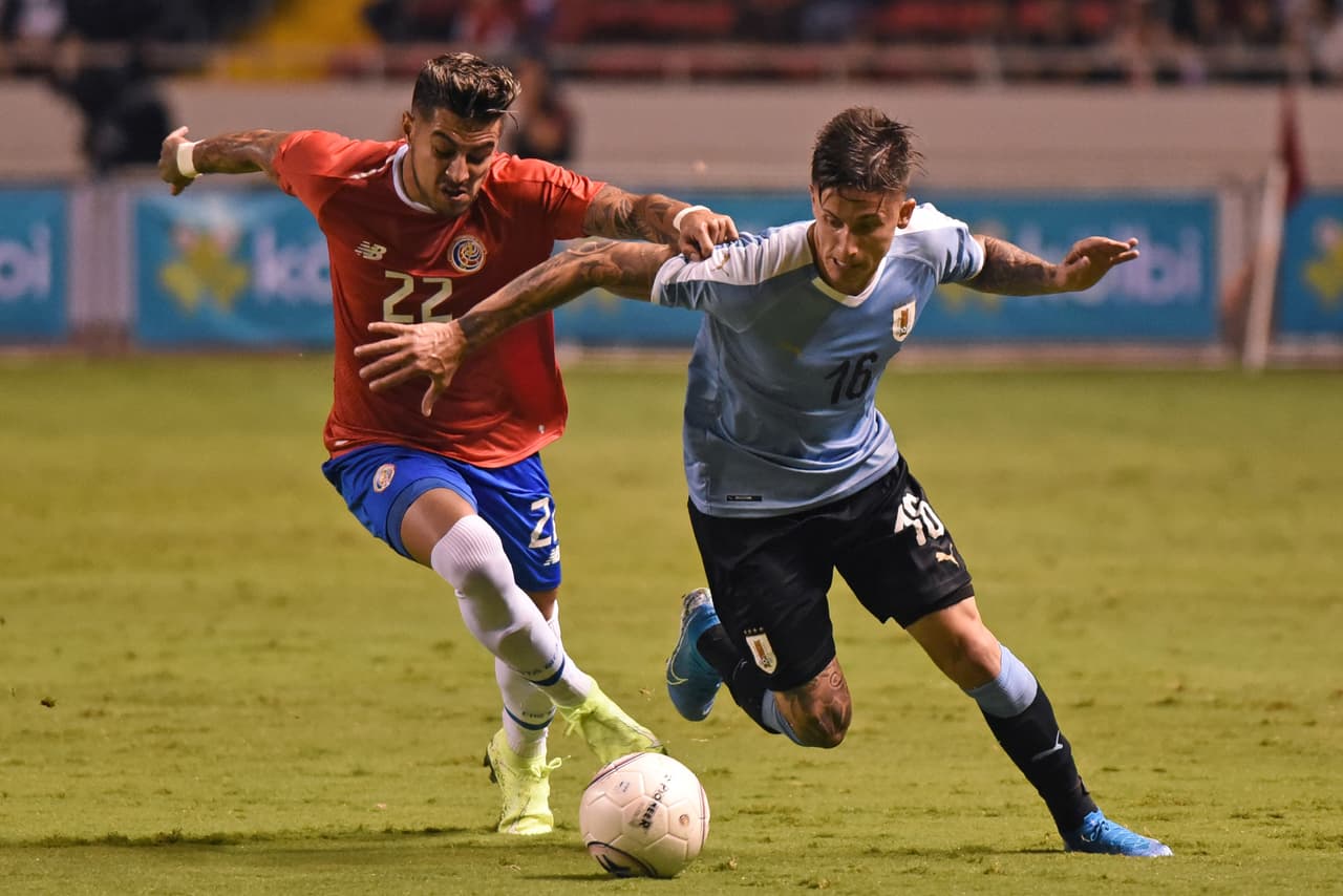 La Selección de Uruguay se lleva la victoria 1-2 con goles de Giorgian De Arrascaeta y Jonathan Rodríguez; por los ticos descontó Celso Borges.