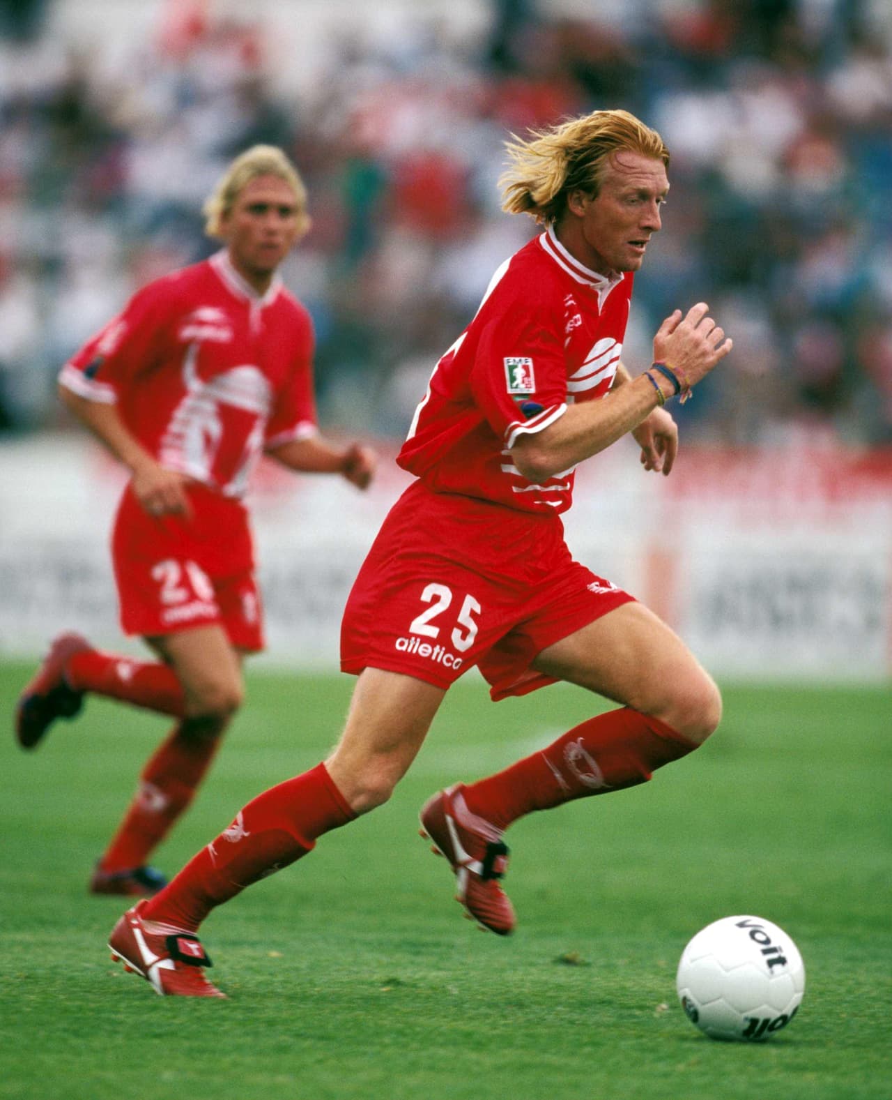 Los Toros Neza comenzaron a llamar la atención por las melenas rubias de varios de sus integrantes.