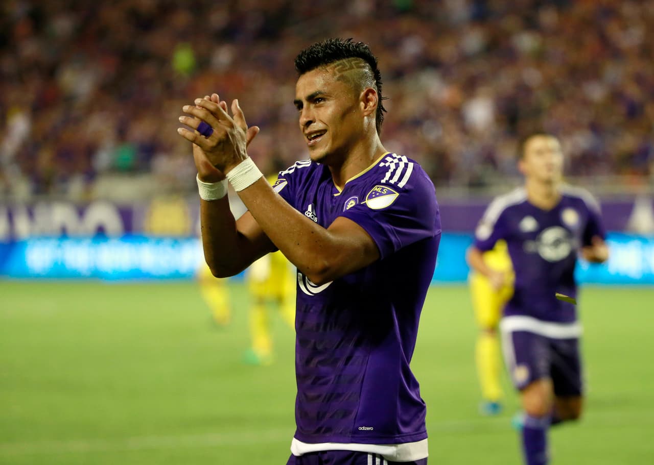 Darwin Cerén es elegido el Latino de la Jornada 22