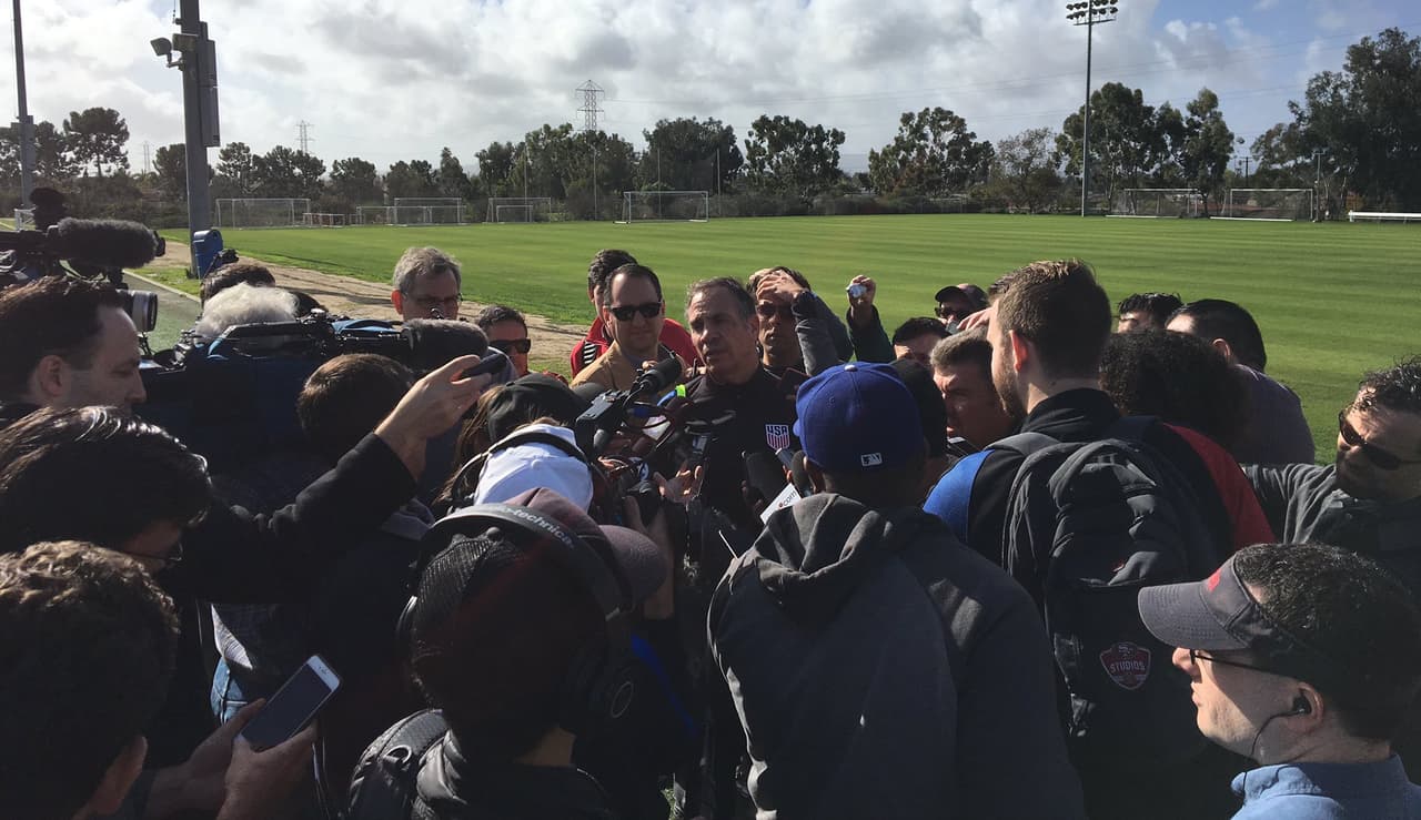 Brazos abiertos para Bruce Arena entre jugadores del seleccionado estadounidense