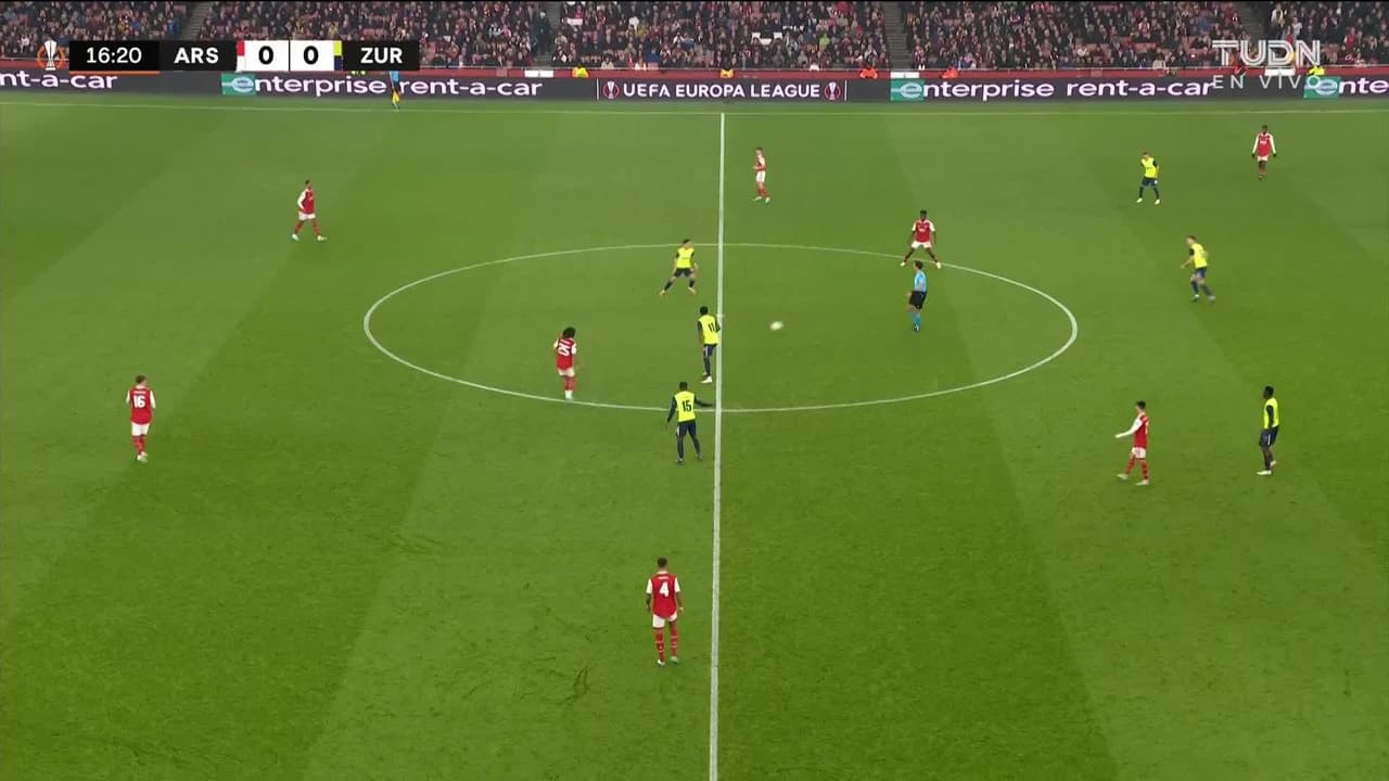 ¡GOL!  anota para Arsenal. Kieran Tierney