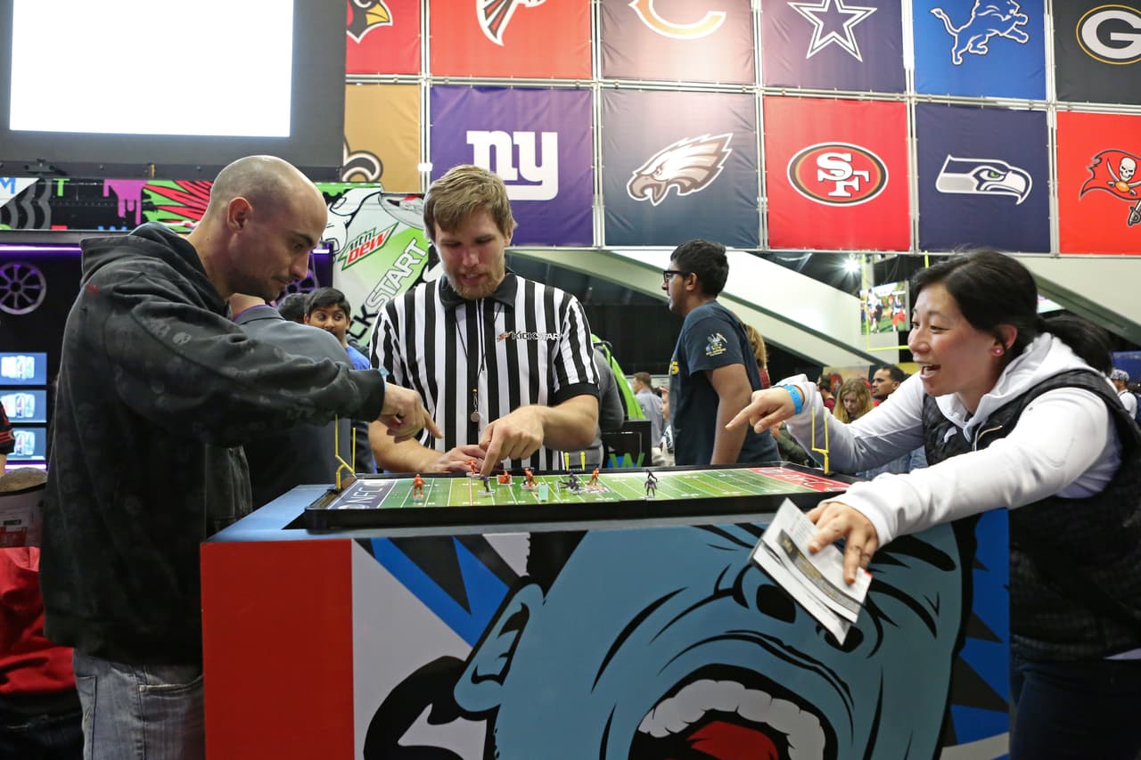La fiesta ya empezó en San Francisco con motivo del Super Bowl 50, la gente se divierte en el NFL Experience, entre otras atracciones, he aquí las mejores imágenes.