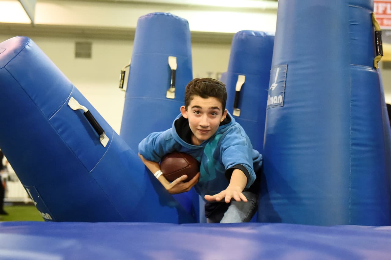 La fiesta ya empezó en San Francisco con motivo del Super Bowl 50, la gente se divierte en el NFL Experience, entre otras atracciones, he aquí las mejores imágenes.