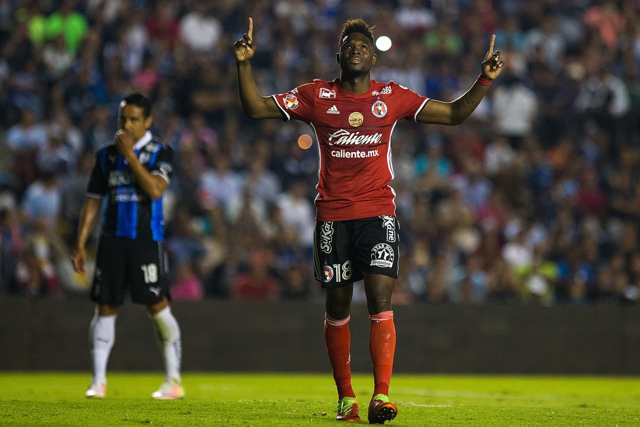 Avilés Hurtado abrió el marcado al minuto 74 desde el punto penal, tras una falta que le cometió Camilo Sanvezzo.