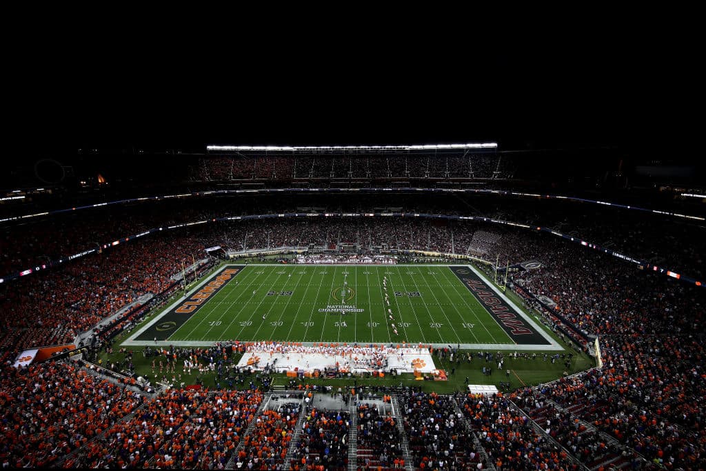 Luego de superar sus respectivos obstáculos en las Semifinales del Playoff College Football, las universidades de Alabama y Clemson se midieron en Levi's Stadium para dirimir al monarca de la NCAA.