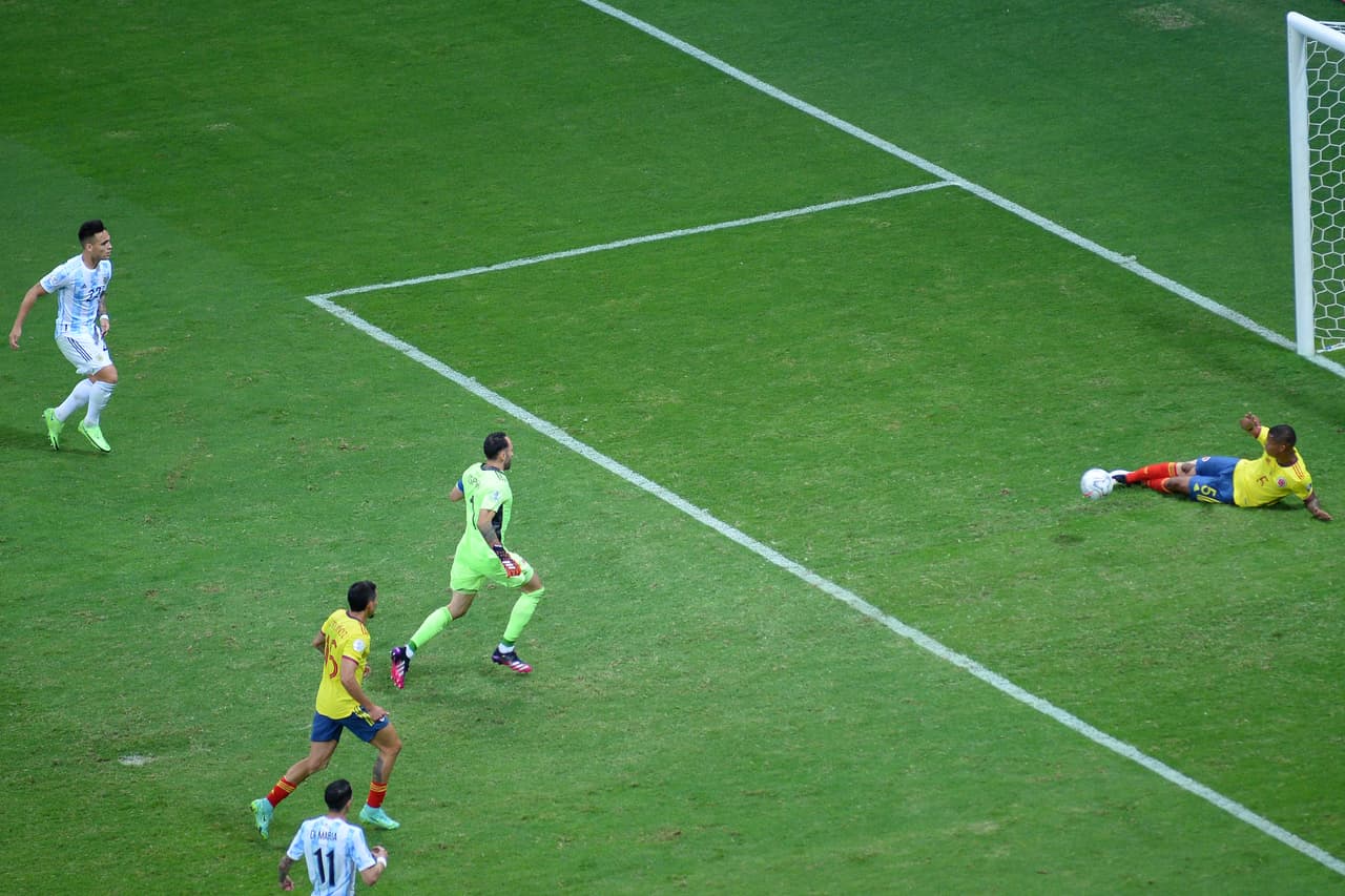 Wilmar Barrios se convirtió en héroe al sacar de la línea un remate de Lautaro Martínez que era el 2-1.