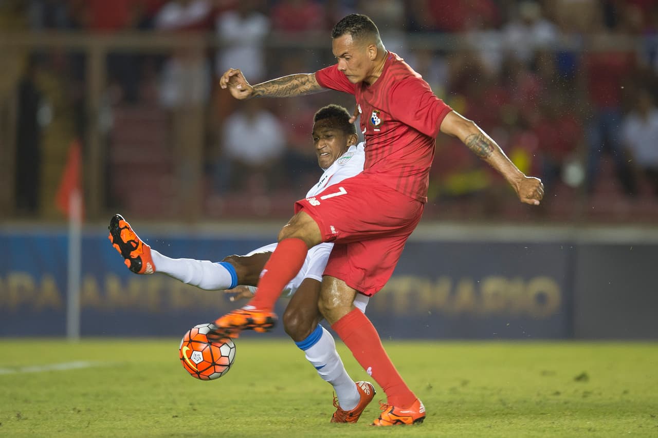 Blas Pérez. Posición: Delantero. Edad: 35 años. Club: Vancouver Whitecaps (Major League Soccer). Veces seleccionado: 102. Descripción: Profesional desde 1998 cuando debutó en su natal con el Panamá Viejo donde anotó 37 goles. Dos veces campeón en Colombia, primero en Deportivo Cali y luego con Cúcuta Deportivo.