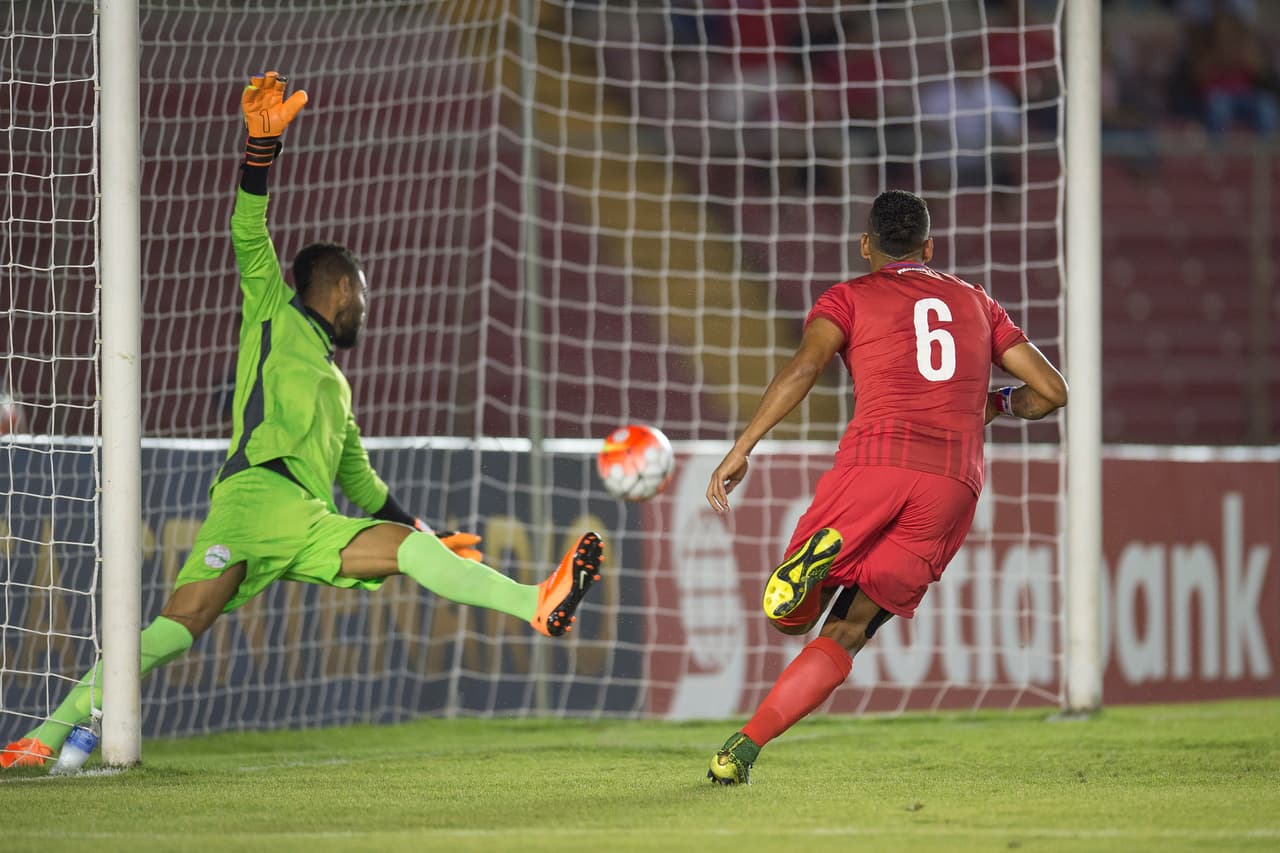 Gabriel Gómez. Posición: Medio. Edad: 32 años. Club: Cartaginés (Primera División de Costa Rica). Veces seleccionado: 120. Descripción: Gómez tuvo en su poder el récord de partidos como capitán de la selección de Panamá. Ha jugado en 6 ediciones de la Gold Cup, también ha militado en equipos de 6 países diferentes.