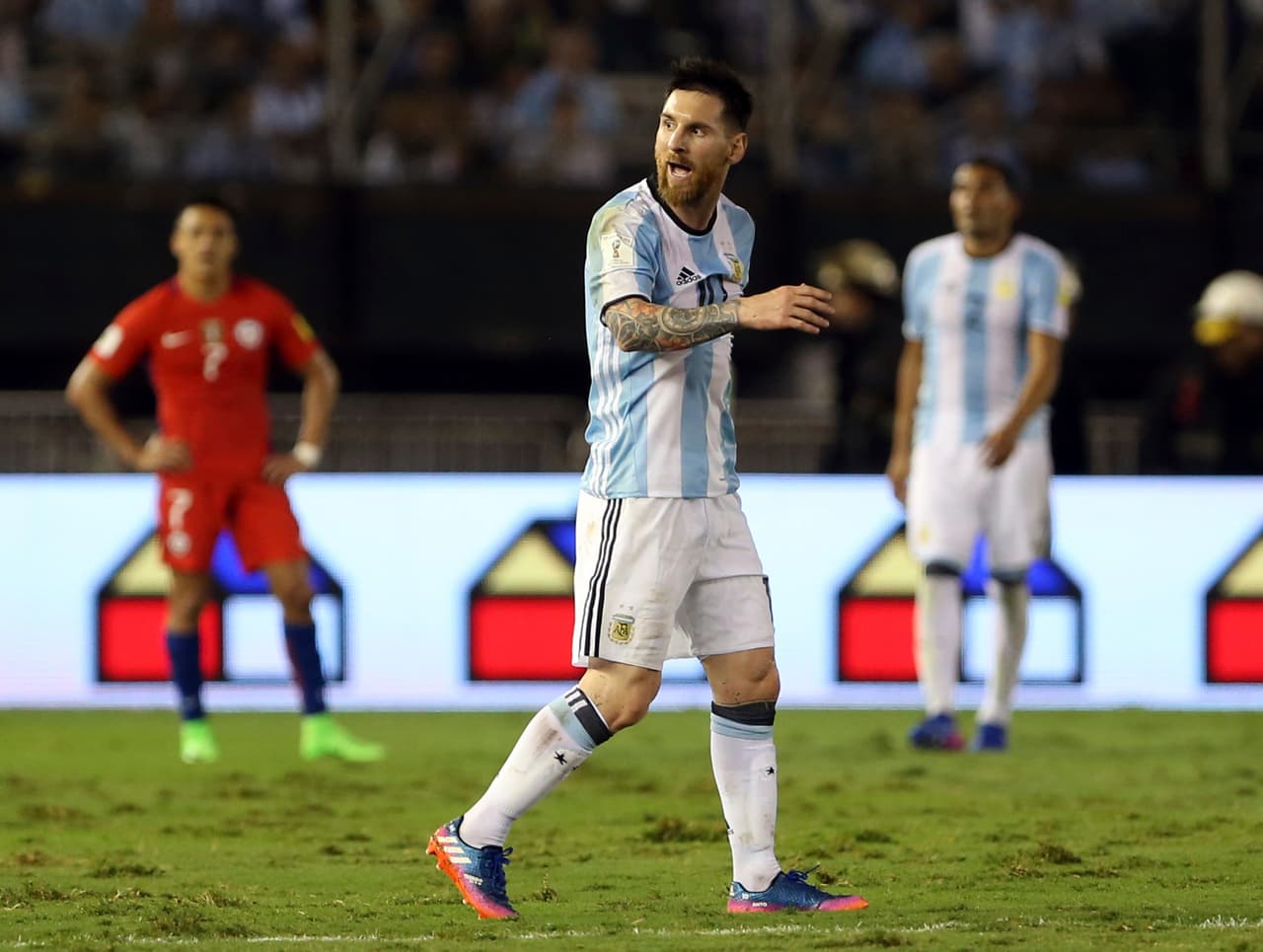 En un momento de calentura, Messi insultó duramente al abanderado.