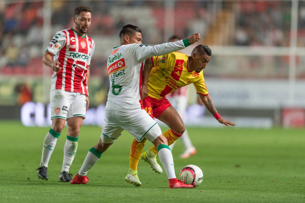 Durante el primer tiempo Morelia fue muy superior a los Rayos. Fueron dos pero pudieron caer más goles de los Monarcas.