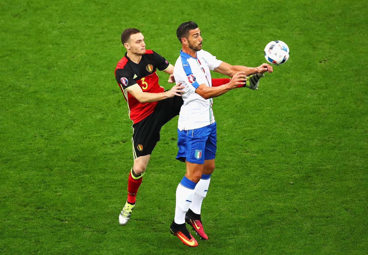 La defensa belga fue quizás el punto débil del equipo, pues una mala marcación le dio la ocasión a Italia para abrir el marcador.