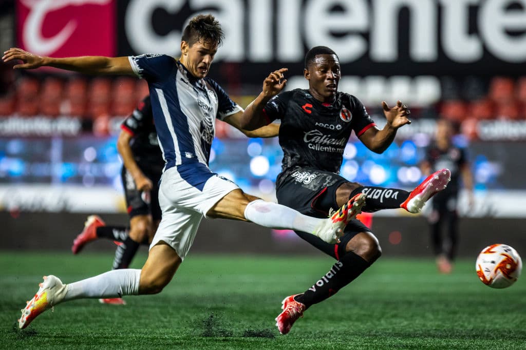 Dorlan Pabón asistió al argentino para emparejar los cartones en la frontera.