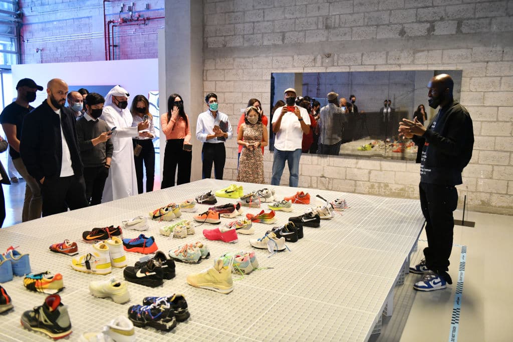 Trabajó como director artístico en algunas de las portadas de álbumes más populares del siglo XXI.