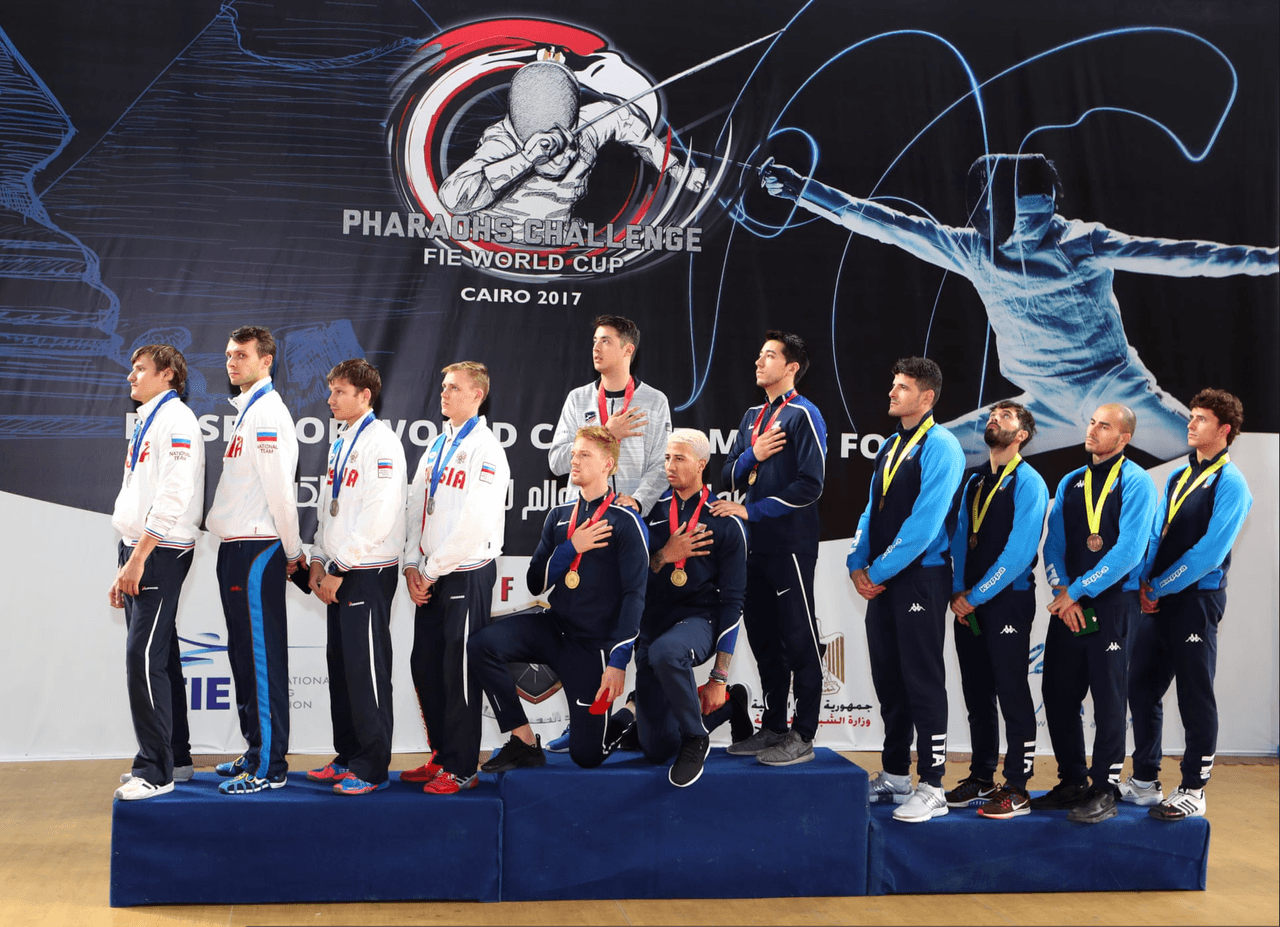 La lanzadora de martillo, Gwen Berry, y el esgrimista Race Imboden fueron advertidos por parte del Comité Olímpico y Paralímpico de los Estados Unidos por muestras de protesta en el podio durante los Juegos Panamericanos de Lima 2019.