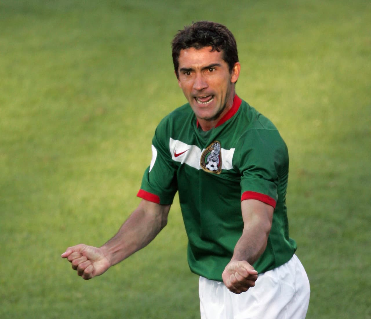 Fue el primer jugador naturalizado que marcó un gol para México en un Mundial. Fue ante Irán en Alemania 2006.