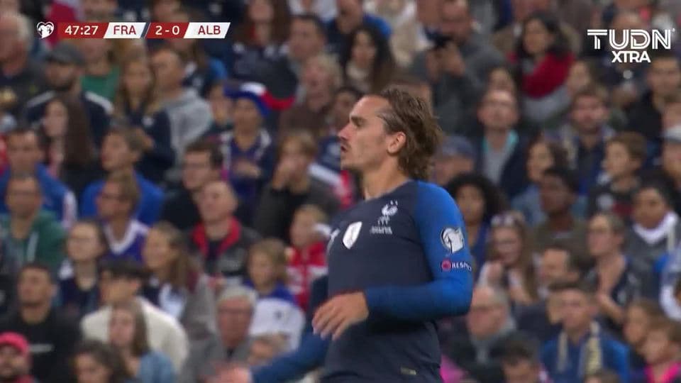 Tiro desviado de Antoine Griezmann
