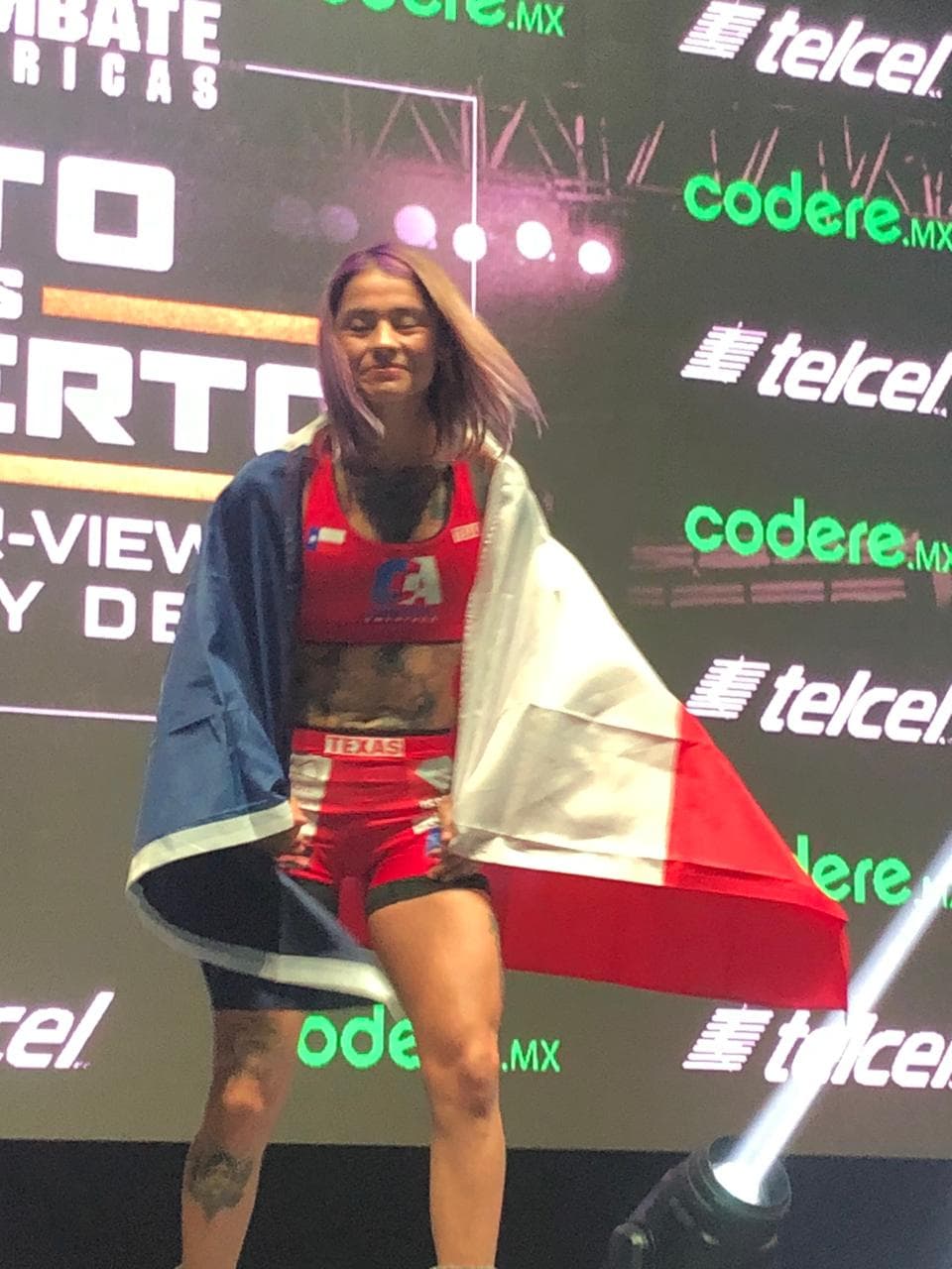 La ceremonia con la 'romana' legitimó el programa de peleadores que se enfrenta este sábado en la noche.